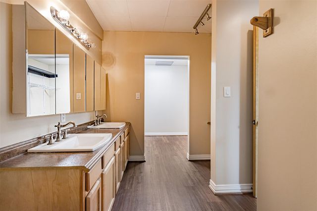 2098 Harland Drive, Houston, TX 77055