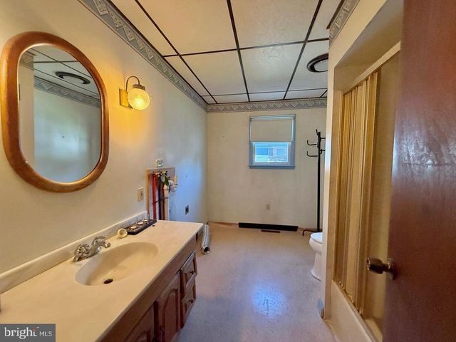 393 PARK RD, Fleetwood, PA 19522