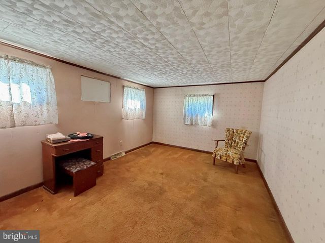 393 PARK RD, Fleetwood, PA 19522