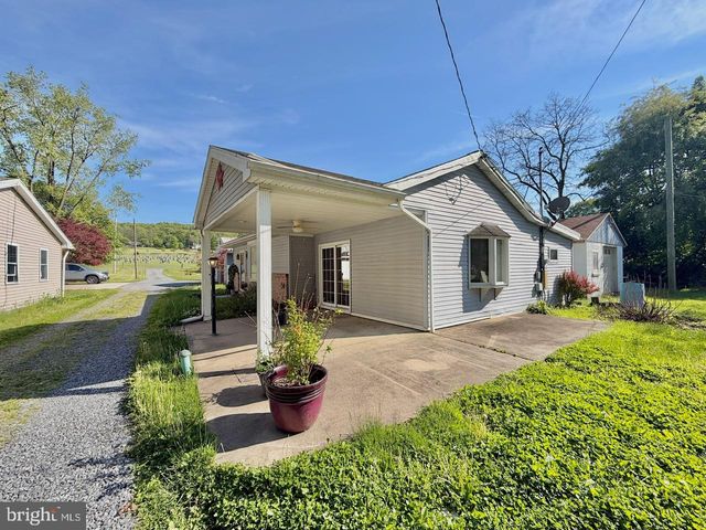 393 PARK RD, Fleetwood, PA 19522