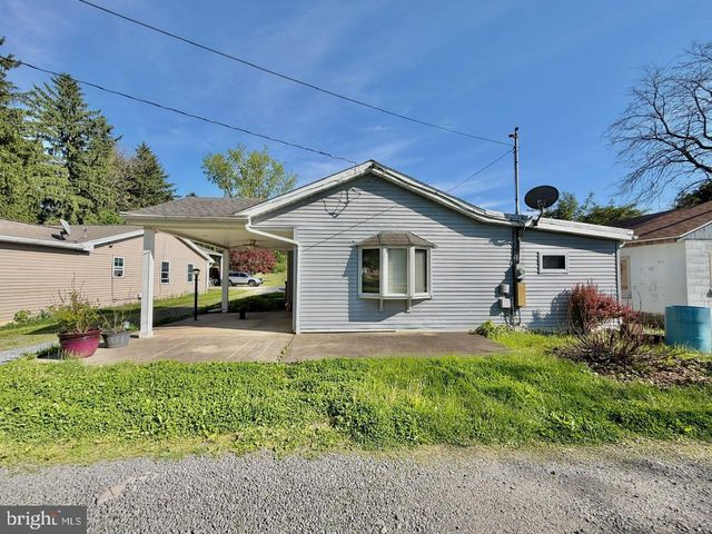 393 PARK RD, Fleetwood, PA 19522