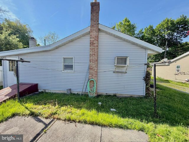 393 PARK RD, Fleetwood, PA 19522