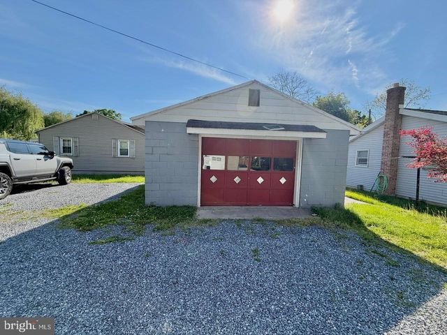 393 PARK RD, Fleetwood, PA 19522