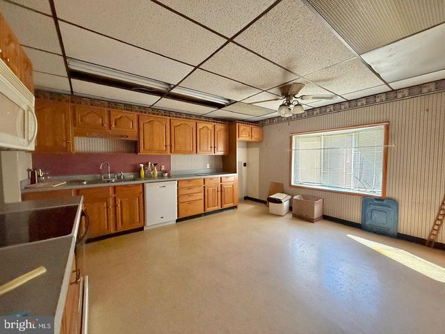393 PARK RD, Fleetwood, PA 19522