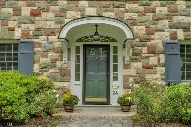 34 Bedford Rd, Summit City, NJ 07901