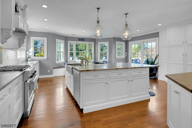 34 Bedford Rd, Summit City, NJ 07901