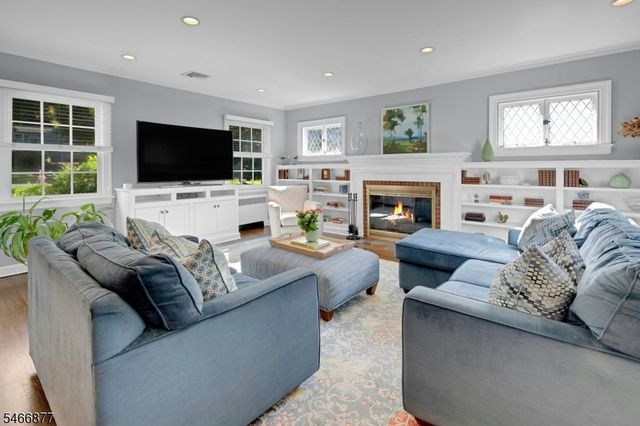 34 Bedford Rd, Summit City, NJ 07901