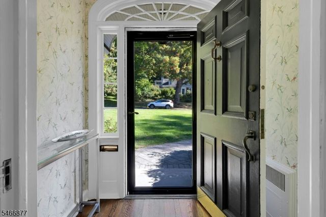 34 Bedford Rd, Summit City, NJ 07901