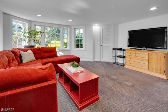 34 Bedford Rd, Summit City, NJ 07901