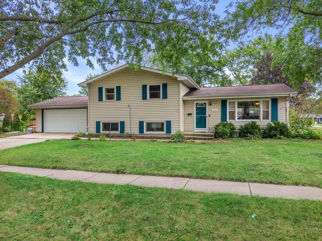 717 Roby ROAD, Stoughton, WI 53589