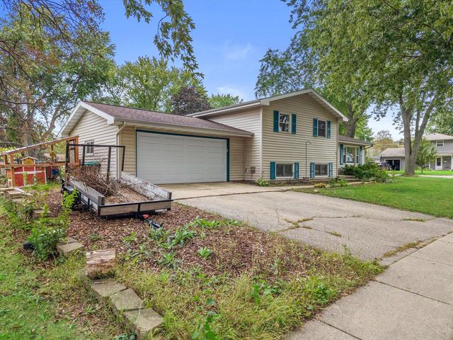 717 Roby ROAD, Stoughton, WI 53589