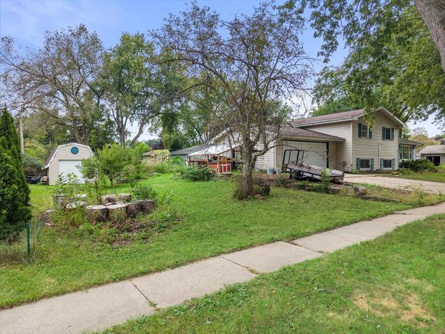 717 Roby ROAD, Stoughton, WI 53589