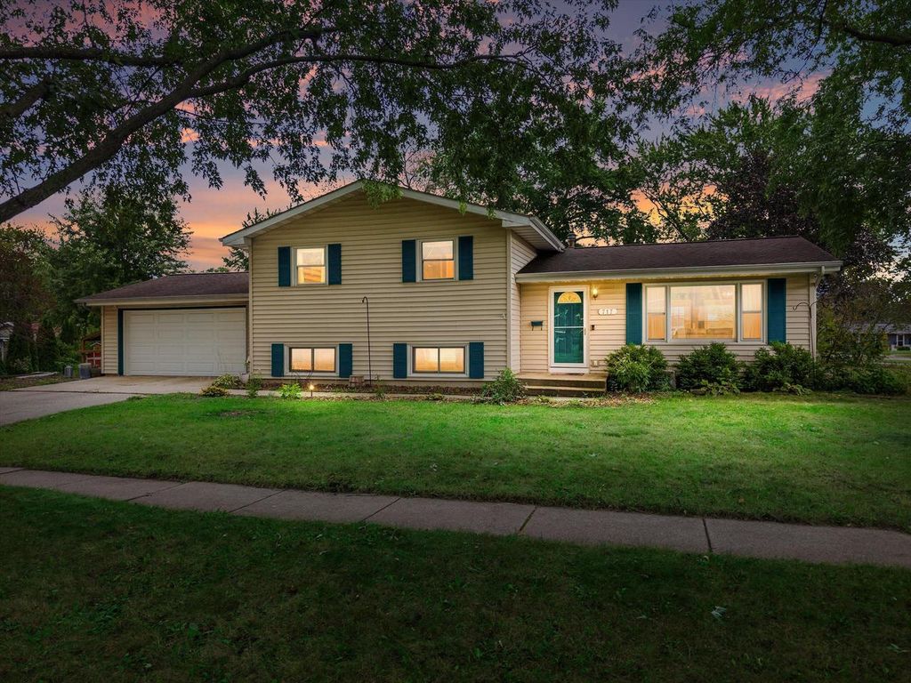 717 Roby ROAD, Stoughton, WI 53589