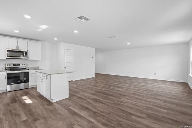 4121 LAZY LILY DR, Seguin, TX 78155