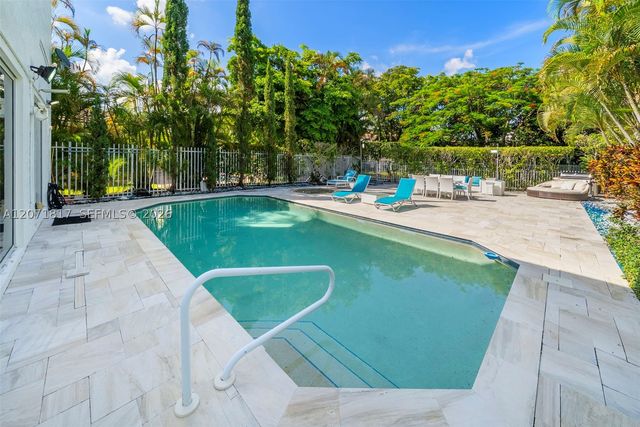 19522 NE 17th Ave, Miami, FL 33179