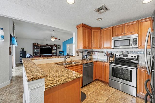 628 SIERRA CIRCLE, Davenport, FL 33837