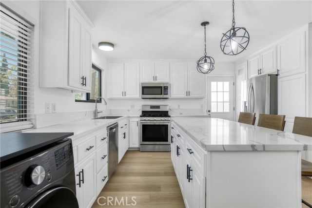 8400 Chimineas Avenue, Northridge (los Angeles), CA 91325