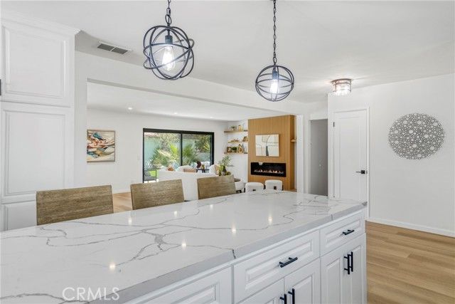 8400 Chimineas Avenue, Northridge (los Angeles), CA 91325