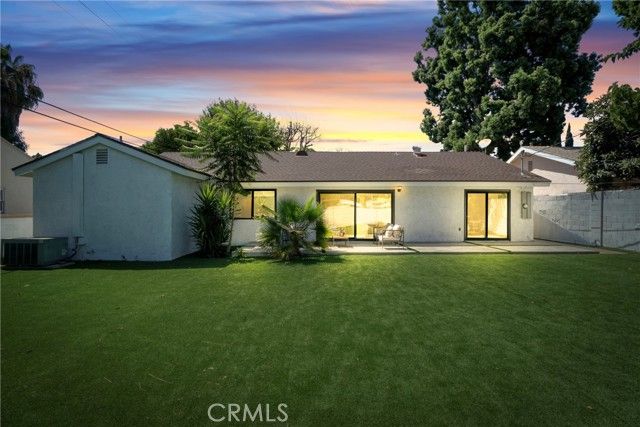 8400 Chimineas Avenue, Northridge (los Angeles), CA 91325