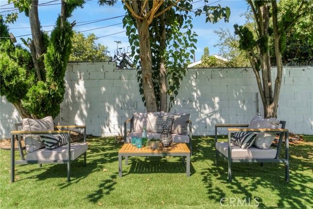 8400 Chimineas Avenue, Northridge (los Angeles), CA 91325