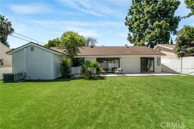 8400 Chimineas Avenue, Northridge (los Angeles), CA 91325
