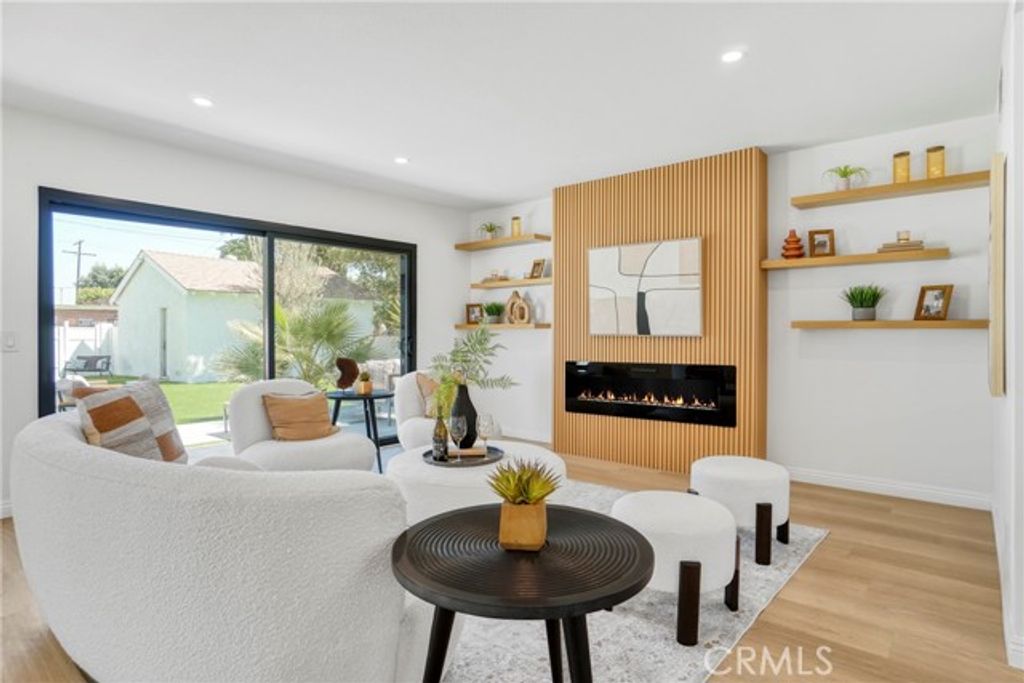 8400 Chimineas Avenue, Northridge (los Angeles), CA 91325