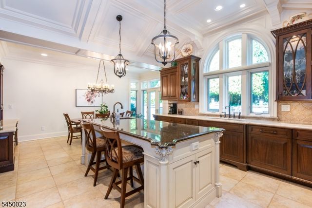 11 Ford Ln, Roseland Boro, NJ 07068