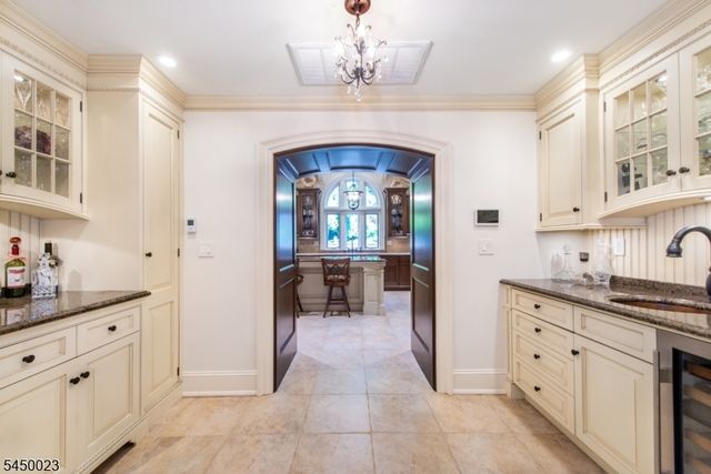 11 Ford Ln, Roseland Boro, NJ 07068