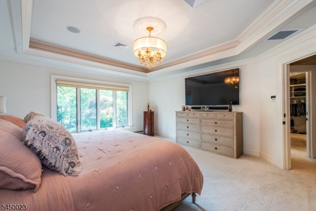 11 Ford Ln, Roseland Boro, NJ 07068