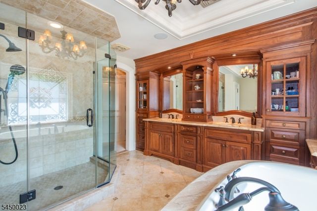 11 Ford Ln, Roseland Boro, NJ 07068