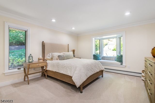 11 Ford Ln, Roseland Boro, NJ 07068