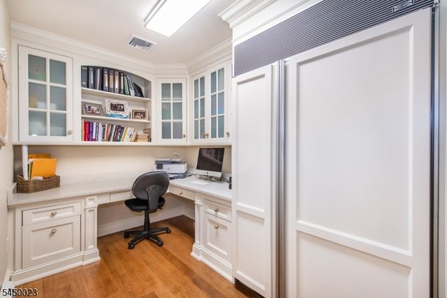 11 Ford Ln, Roseland Boro, NJ 07068