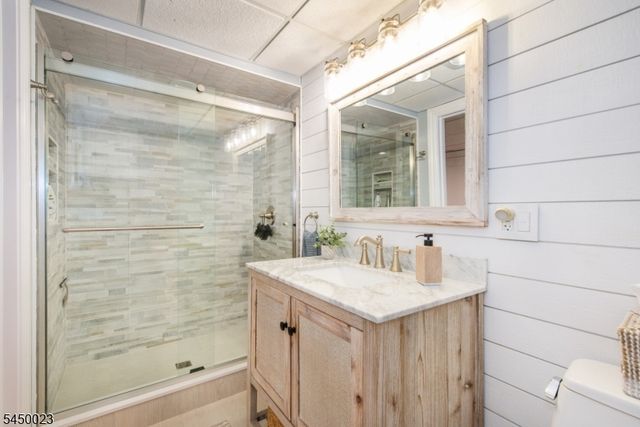 11 Ford Ln, Roseland Boro, NJ 07068