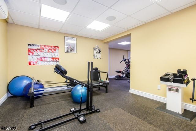 11 Ford Ln, Roseland Boro, NJ 07068