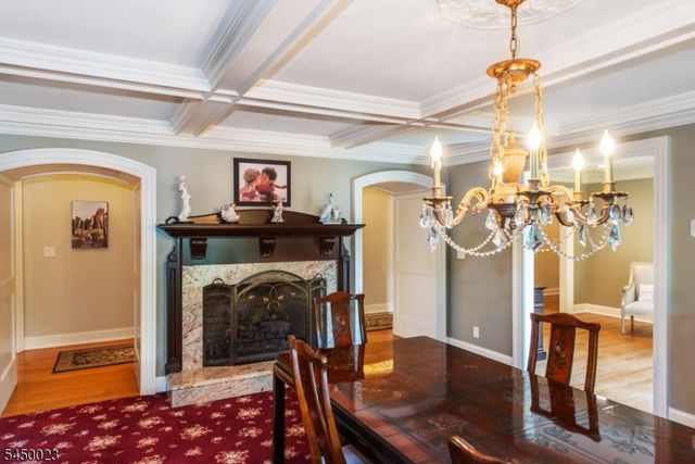 11 Ford Ln, Roseland Boro, NJ 07068