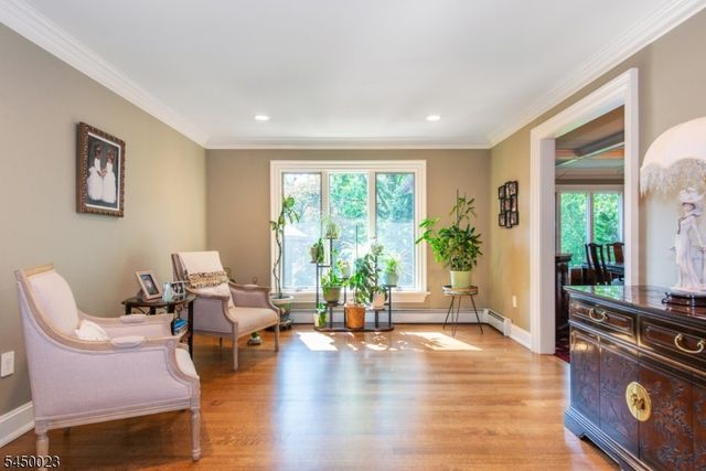 11 Ford Ln, Roseland Boro, NJ 07068