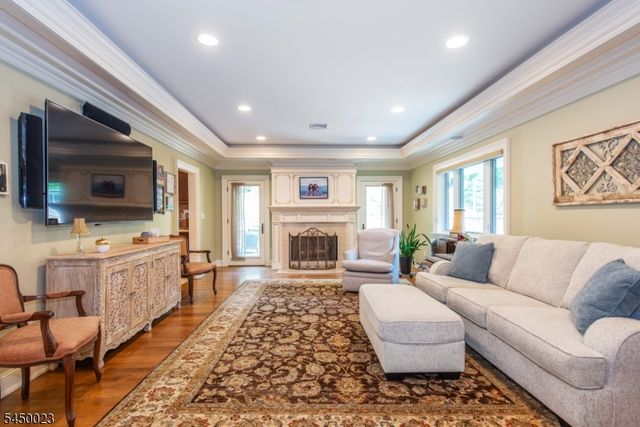 11 Ford Ln, Roseland Boro, NJ 07068