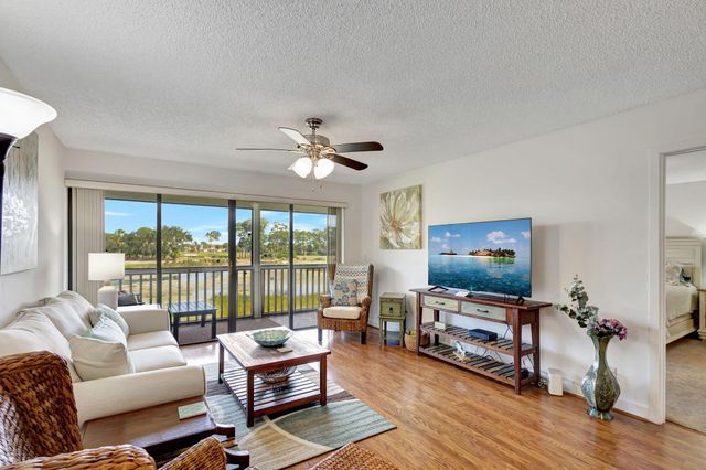 348 Brackenwood Circle, Palm Beach Gardens, FL 33418