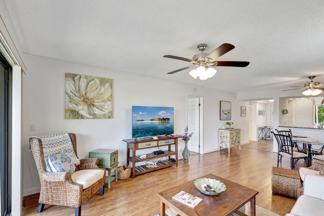 348 Brackenwood Circle, Palm Beach Gardens, FL 33418