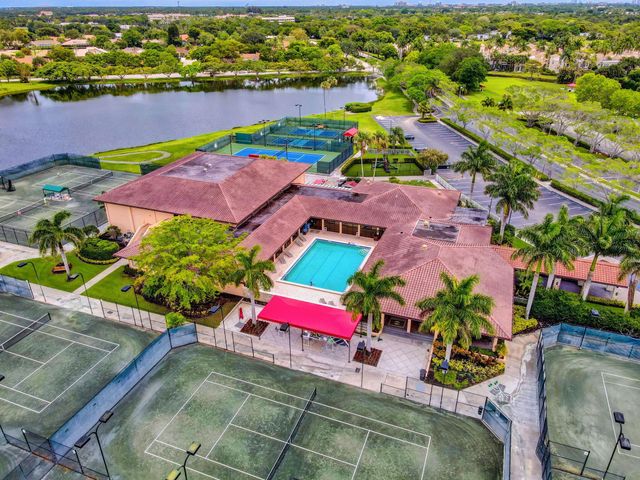 348 Brackenwood Circle, Palm Beach Gardens, FL 33418