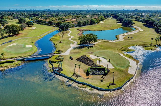 348 Brackenwood Circle, Palm Beach Gardens, FL 33418