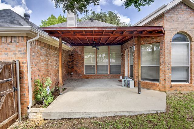 1426 Flamingo Drive, Lewisville, TX 75077