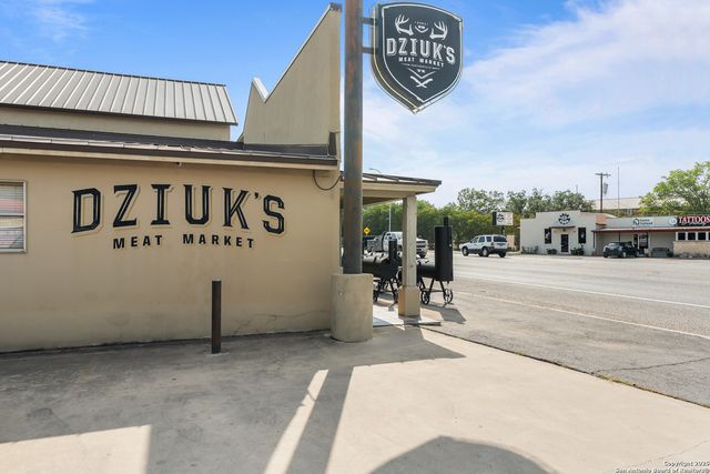 547 White Oak, Castroville, TX 78009