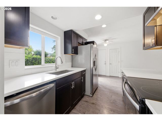 17156 Ne FLANDERS Way, Portland, OR 97230