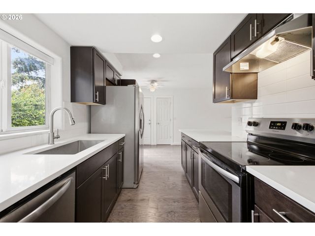 17156 Ne FLANDERS Way, Portland, OR 97230