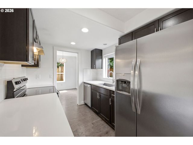 17156 Ne FLANDERS Way, Portland, OR 97230