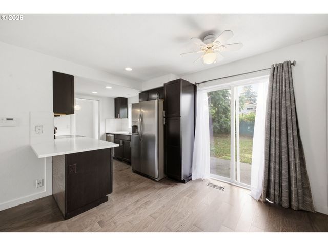 17156 Ne FLANDERS Way, Portland, OR 97230
