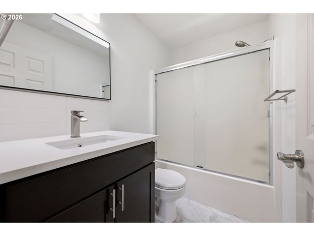 17156 Ne FLANDERS Way, Portland, OR 97230