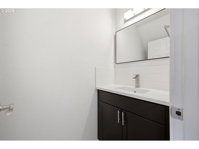 17156 Ne FLANDERS Way, Portland, OR 97230