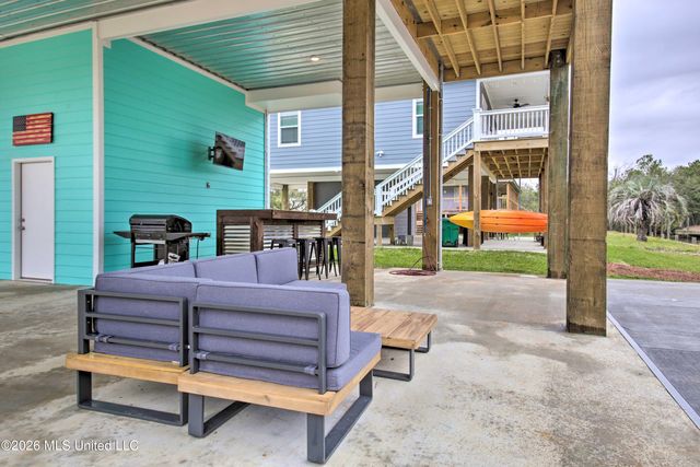 4082 Cardinal Street, Bay Saint Louis, MS 39520
